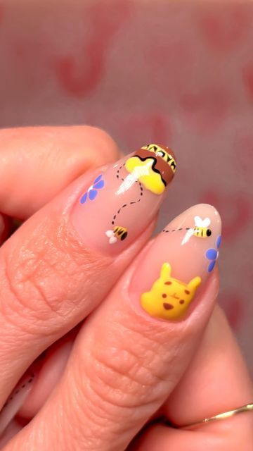 Sua Esmalteria Cor de Rosa on Instagram: "Winnie the Pooh 🐝💛🍯   #winniethepooh #disney #pooh #winniethepoohnails #disneynails #nailart" Pooh Nail Art, Piglet Nails, Winnie The Pooh Nails, October Nails, Disney Nails, Winnie The Pooh, Nail Inspo, Nails Inspiration, Nail Designs