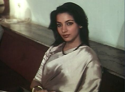 Shabana Azmi, Indian Fashion Trends, Retro Bollywood, Bollywood Photos, Indian Cinema, Vintage Bollywood, Indian Aesthetic, Woman’s Day, Doja Cat