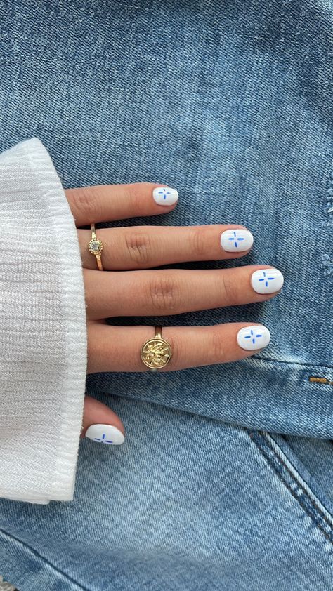 Nailart Blue, Nails With Stars, Teacher Fits, Fashion Outfits Dresses, Star Nail, Hello Nails, Short Gel Nails, Simple Gel Nails, Minimal Nails