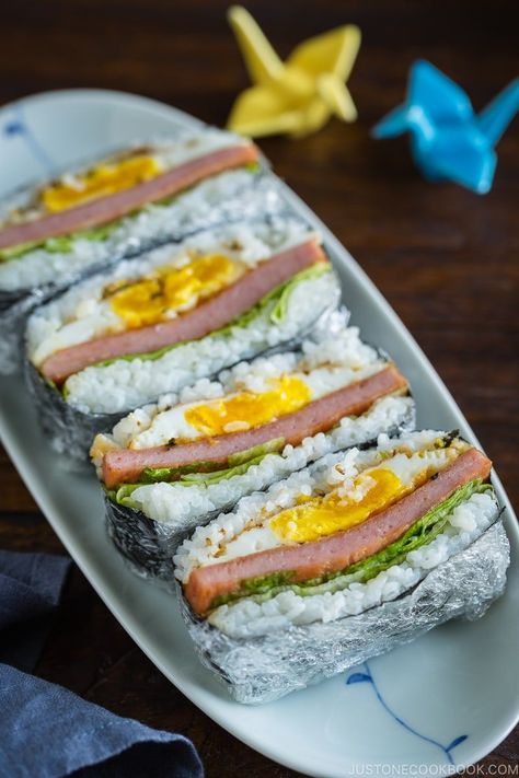 Spam Onigirazu is perfect for a quick meal or snack on the go. The winning combination of fried eggs, sweet sushi rice, and classic spam wrapped up in crunchy nori. You want to sink your teeth into this yummy treat! #onigirazu #bento #ricesandwich #spam | Easy Japanese Recipes at JustOneCookbook.com Spam Onigirazu, Spam Musubi Rice, Sushi Sandwiches, Rice Sandwich, Japanese Sandwich, Sweet Sushi, Food Savoury, Sandwich Easy, Spam Recipes