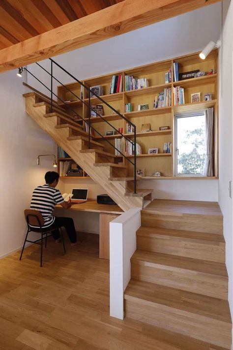 تحت الدرج, Asma Kat, تصميم داخلي فاخر, Stairway Design, Stair Case, Home Stairs Design, Wooden Stairs, Interior Stairs, Home Libraries