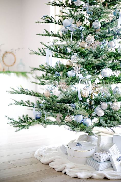 Duck Egg Blue Christmas Tree, Light Blue Ornaments Christmas Tree, White Silver Light Blue Christmas Tree, Light Blue And Green Christmas Decor, Blue And Silver Christmas Decor Ideas, Icy Blue Christmas Tree, Baby Blue Christmas Tree, Blue And White Bedrooms, Light Blue Christmas Tree