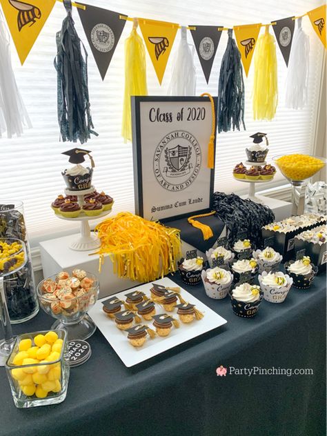 University Graduation Party Ideas, Graduation Dessert Table, University Graduation Party, Graduation Party University, Dessert Table Graduation, Graduation Candy Buffet, Graduation Party Desserts, College Grad Party, Graduation Food