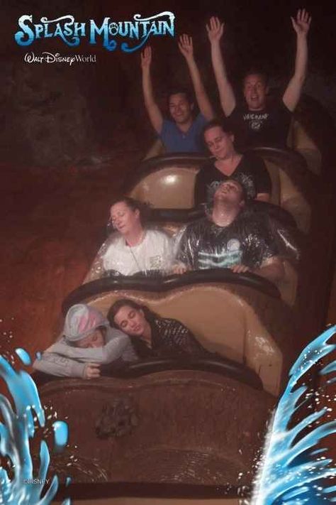 The Nap Roller Coaster Pictures, Rollercoaster Funny, People Posing, Funny People Pictures, Mountain Pictures, Funny Poses, Splash Mountain, Hilarious Pictures, Disney Rides