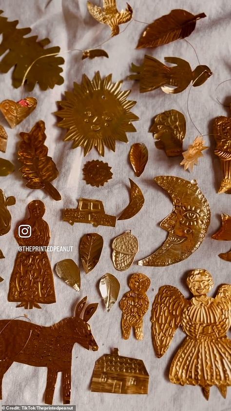 Tin Foil Crafts, Brass Christmas Ornaments, Metal Embossing Art, Diy Foil, Tin Ornaments, Kitchen Item, Gingerbread Decorations, Metal Embossing, Brass Ornaments