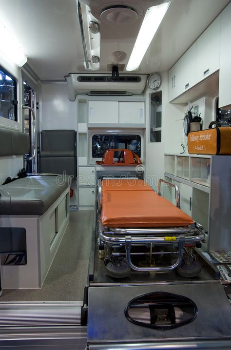 Ambulance Interior, Mobile Healthcare, Dream Jobs, Emergency Equipment, Public Bathrooms, Mobile Business, Drifting Cars, Doctor Office, Toyota Hiace