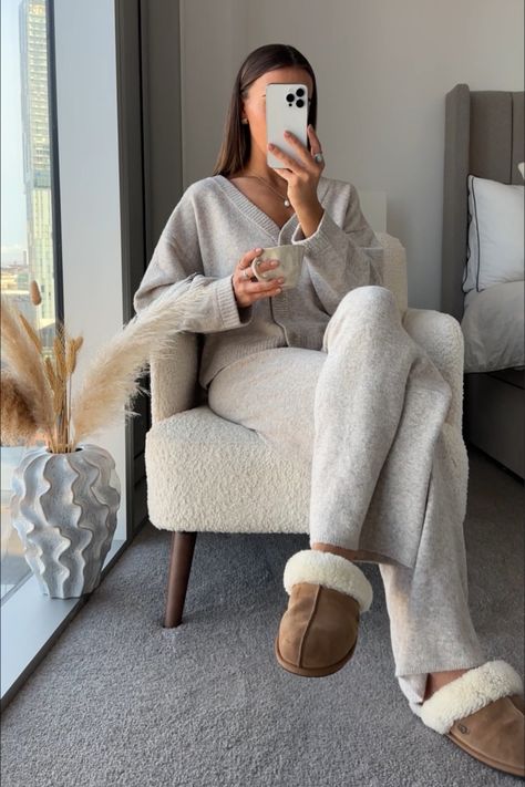 Knitted Trousers Outfit, Knit Trousers Outfit, Knitted Trousers, Knit Trousers, Trousers Outfit, Trouser Outfit, Mens Fashion Streetwear, Mobile Web, Influencer