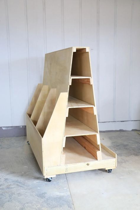 Learn the best ways to store scrap wood and lumber so it doesn't take over your workshop (and it's easy to locate)! | Home Made by Carmona Scrap Wood Storage Ideas, Workshop Tables, Wood Storage Ideas, Scrap Wood Storage, Lumber Storage, Small Workshop, Diy Workshop, Scrap Wood, Wood Storage