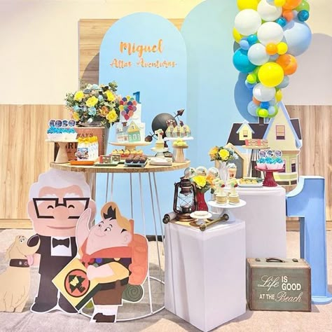 Pixar Party, Up Pixar, Tema Disney, 1st Birthday Party Themes, Disney Party, Reveal Parties, Gender Reveal Party, 1st Birthday Parties, Disney Movies