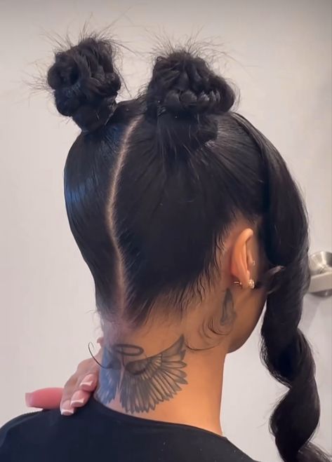 Wrist And Hand Tattoos, Neck Tattoos Women Back Of, Under The Buttcheek Tattoo, Name Neck Tattoo, Neck Tattoos Black Women, Feminine Neck Tattoos, Behind Neck Tattoo Woman, Neck Tats Women, Boujee Tattoos For Women