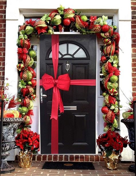 Door Bows Christmas, Front Door Decor Ideas, Christmas Front Door Decor, Door Decor Ideas, Christmas Door Decorating Contest, Door Bow, Christmas Door Decoration, Christmas Front Door, Front Door Christmas Decorations