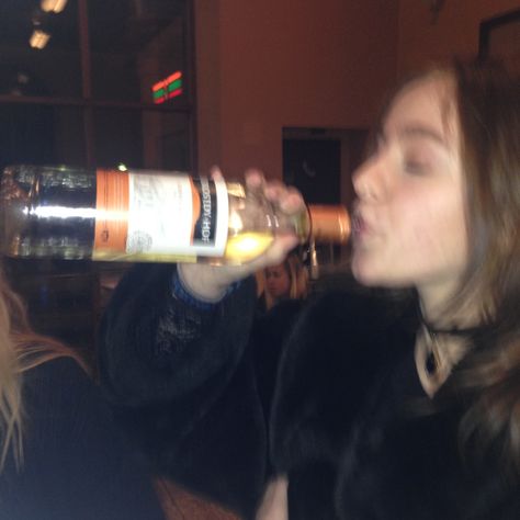 Grunge girl drinking wine with a fur coat on Drinking Aesthetic Grunge, Drinking Aesthetic Alcoholic, Girls Drinking Alcohol Aesthetic, Wine Drinking Aesthetic, Girl Drinking Alcohol Aesthetic, Friends Drinking Aesthetic, Drunk Aesthetic Grunge, Wine Girl Aesthetic, Drinking With Friends Aesthetic