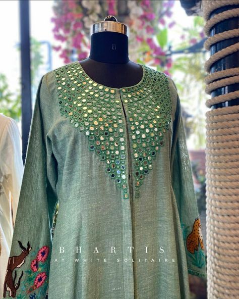 Indowestern Kurti, Mirror Work Kurta, Boutique Photos, Mirror Work Dress, Mirror Work Blouse Design, Indian Outfits Lehenga, Heavy Dresses, Colour Combinations Fashion, Kurta Neck Design