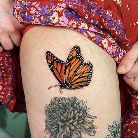 Monarch Butterfly Tattoo With Flowers, Butterfly Tats, Monarch Tattoo, A Butterfly Tattoo, Butterfly Thigh Tattoo, Girly Tattoo, Monarch Butterfly Tattoo, Butterfly With Flowers Tattoo, Simple Butterfly Tattoo