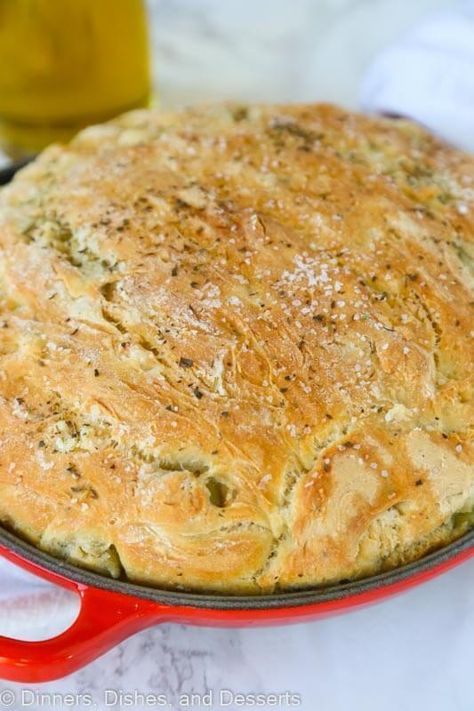 Green Olive Bread, Cast Iron Dutch Oven Cooking, Cast Iron Skillet Recipes Dinner, Foccacia Recipe, Easy Homemade Bread, Skillet Bread, Olive Oil Bread, Onion Bread, Olive Bread