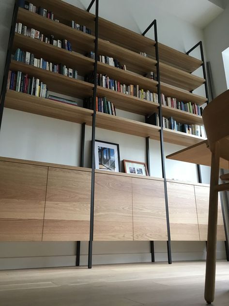 Shelves On Black Wall, Decor With Wood, Oak Library, Home Office Shelves, Ceiling Shelves, Styling Shelves, Home Library Design, Bookcase Wall, Home Decoration Ideas