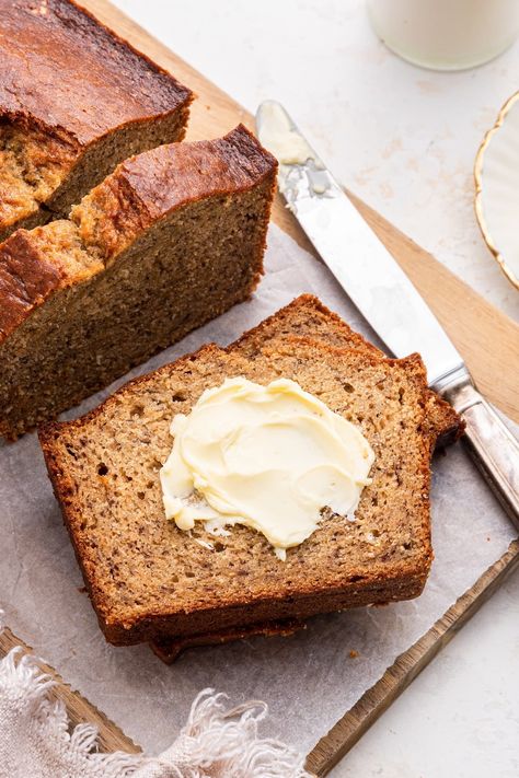 This healthy banana bread is made with yogurt and a blend of regular and whole wheat flour. It's moist, perfectly sweet and absolutely delicious! Whole Wheat Banana Bread, Flours Banana Bread, Overripe Bananas, Healthy Banana Bread, Healthy Banana, Best Banana Bread, Healthy Snacks Easy, Salty Snacks, Bird Food