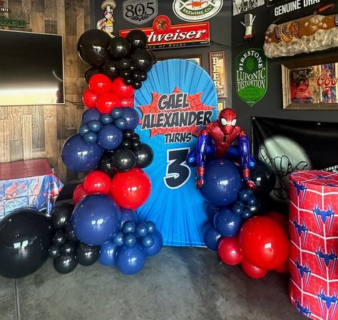 Customized backdrop with 3D foil Spiderman balloon. Spiderman Garland Balloons, Spiderman Party Backdrop, Spiderman Backdrop, Spider Man Backdrop Diy, Spider Man Birthday Backdrop, Spiderman Theme Backdrop, Spiderman Balloon, Spiderman Party, Brewing Co