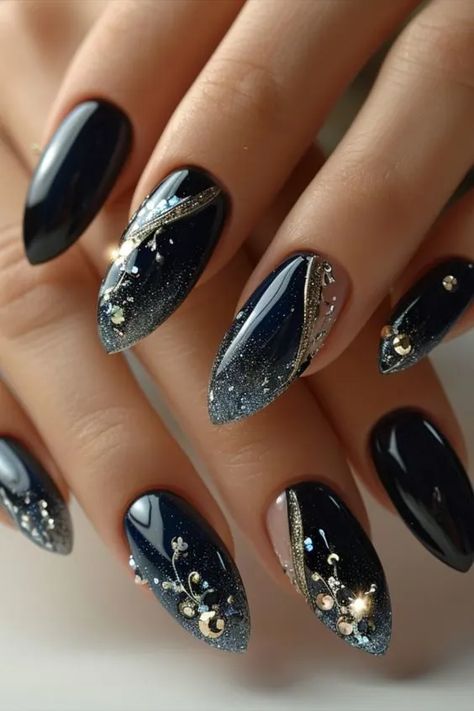 25+ Stunning New Years Eve Nail Art Ideas and Designs - HubPages Night Inspired Nails, Nail Fashion Trends, Boring Nails, Nail Routine, Lace Nail Art, Dark Blue Nails, New Years Eve Nails, Nails Stiletto, Winter Air