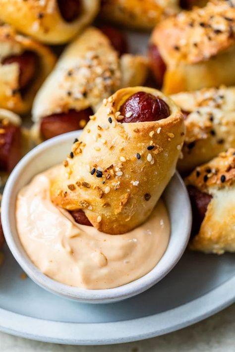 Bagel Dough Recipe, Bagel Dogs, Mini Bagels, Bagel Dog, Game Day Appetizers, Skinnytaste Recipes, School Snack, Pigs In A Blanket, Skinny Taste Recipes