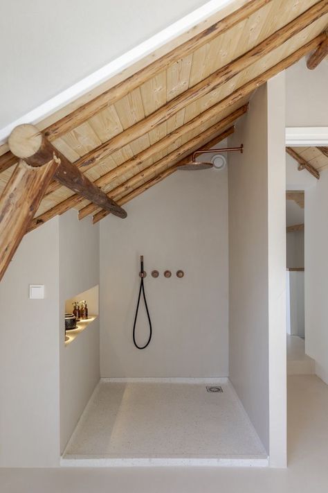 Barn Renovation, Attic Bathroom, Cottage Bathroom, Attic Spaces, Attic Remodel, Attic Rooms, Bathroom Inspiration Decor, Upstairs Bathrooms, Wooden Beams