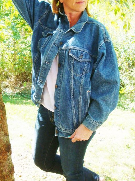 How to Soften Your Denim – The Fashion Foot Jean Jacket Diy, How To Make Jeans, Demin Jacket, Diy Jacket, Denim Shirts, Women Fashion Edgy, Trendy Swimwear, Blue Jean Jacket, Jeans Jacket