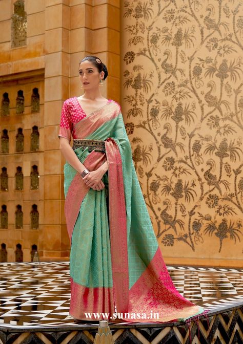 Kanjivaram saree wedding Green Saree Contrast Blouse, Sea Green Saree, Saree Contrast Blouse, Ornamental Motifs, Vs Image, Purple Saree, Indian Designer Sarees, Party Sarees, Green Saree