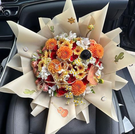 #westernstyle #cowboy #westernbouquet #cowboybouquet #explore #explorepage #bouquet #arreglosflorales #arreglos Western Flower Arrangements, Ramo Ideas, Cowboy Theme, Flower Business, Bouquet Ideas, Western Theme, August 27, Cowboy Western, 1 Month