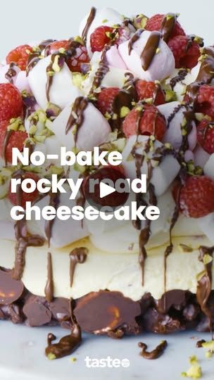 Rockyroad Christmas, Rocky Road Cheesecake, Cheesecake Desserts Recipes, Rocky Road Recipe, Bake Cheesecake, Cheesecake Desserts, Christmas Dessert, Ultimate Christmas, Rocky Road