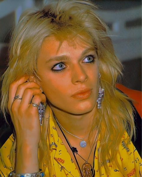 ✨Michael Monroe ✨ Is a work of art 😍🌷✨📼⚡ I think I fell in love look at his eyes AAAAAA 😍💖😭💖 Wonderful sunday for everyone my friends…” • Oct 4, 2020 at 3:25am UT 80s Rock Makeup, Rock Makeup, Michael Monroe, Hair Metal Bands, Beatiful People, Hanoi Rocks, Punk Hair, Glam Metal, Glam Hair