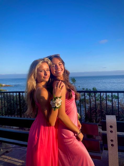 Prom Pictures Friends Aesthetic, Formal Poses For Friends, 2 Person Prom Poses, Prom Photo Inspo Solo, Prom Picture Poses For Friends Bff, Prom Pics Aesthetic Friends, Beach Prom Pictures, Prom Picture Poses For Friends Duo, Prom Picture Inspo Friends