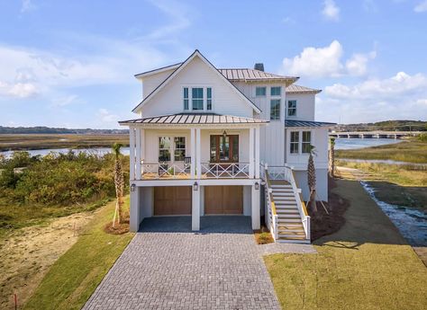 Beach House On Stilts, Coastal Houses, Coastal Home Exterior, Tiny Beach House, Small Beach Houses, Lake Houses Exterior, House Flippers, Beach House Living Room, House On Stilts