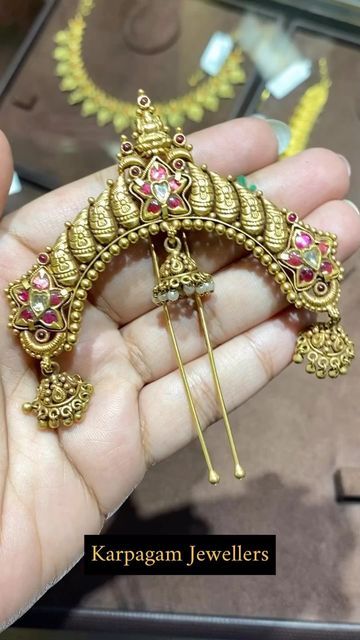 Gold Pins For Hair, Jada Billalu, Gold Jada, Indian Brides Jewelry, Ruby Necklace Designs, Hair Accessories Gold, Wedding Trousseau, Delicate Gold Jewelry, Antique Necklaces Design