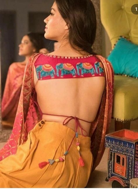 Blouse design back side Backless Blouse Designs Open Backs, Back Neck Blouse Designs, Blouse Designs For Back, Back Neck Blouse, Neck Blouse Designs, Wife Clothes, Latest Blouse Designs, Blouse Size Chart, Blouse Designs Catalogue