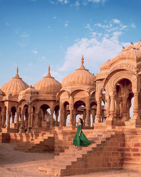 The mesmerizing Bada Bagh, which means Big Garden is located just about 5 kilometers away from Jaisalmer in Rajasthan. The main attractions… Weather In India, India Travel Places, Indian Temple Architecture, Backpacking India, Travel Photoshoot, Travel Pose, Desert Photography, India Culture, Visit India