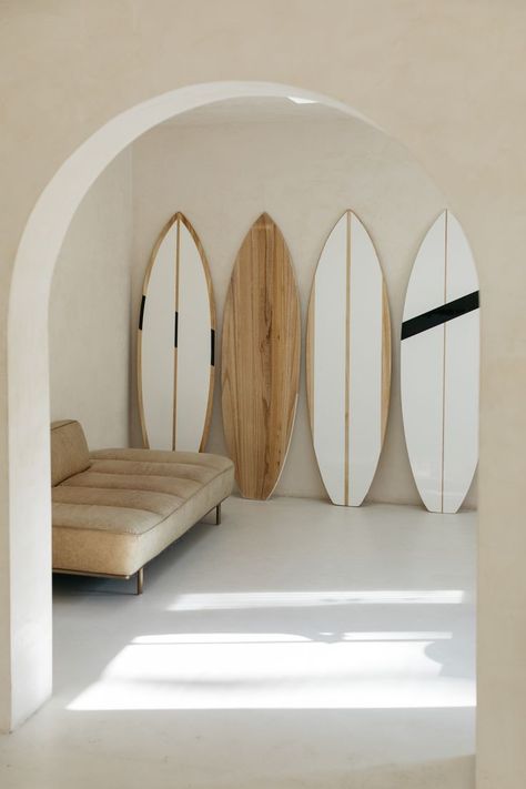 Surf House Decor, Surf Room, Travel Aesthetics, Vintage Surfboards, Wood Surfboard, Surfboard Decor, Surfboard Wall Art, Surfboard Wall, Dream Beach Houses