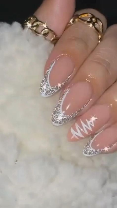 💅🏽🎄 | Silver nail designs, Gel nails, Nails design with rhinestones Prom Nails Silver, Silver Nail Designs, Unghie Sfumate, Nails Design With Rhinestones, Nail Art Designs Diy, Nail Art Designs Videos, Bling Acrylic Nails, Acrylic Nails Coffin Short, Nail Designs Glitter