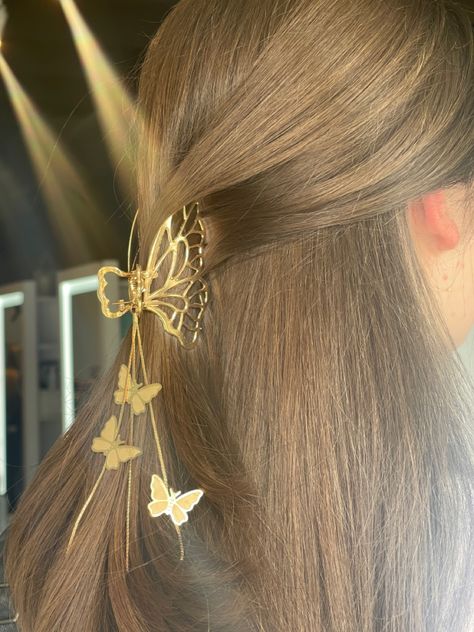 gold butterfly clips, how to wear/style your hair for summer Butterfly Hair Clips Aesthetic, Prom Hair With Butterfly Clips, Silver Butterfly Clips Hairstyles, Gold Butterfly Clips Hairstyles, Butterfly Hair Clips Hairstyles, Hair Butterfly Clips, Butterfly Hairclips Aesthetic, Prom Hair Butterflies, Butterfly Clips Hairstyles