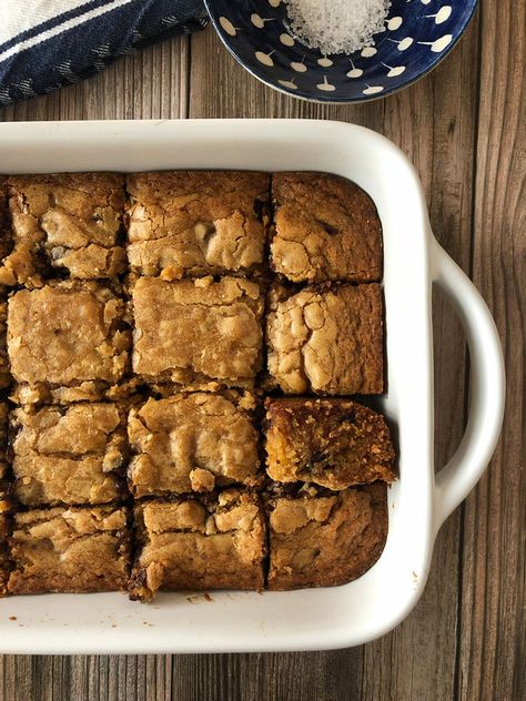 Bourbon Blondies with chocolate chips Bourbon Chocolate Chip Cookies, Bourbon Blondies, Bourbon Brownies Recipes, Bourbon Dessert, Bourbon Brownies, Bourbon Chocolate, Chocolate Cookie Bars, Gooey Bars, Chocolate Chip Brownies