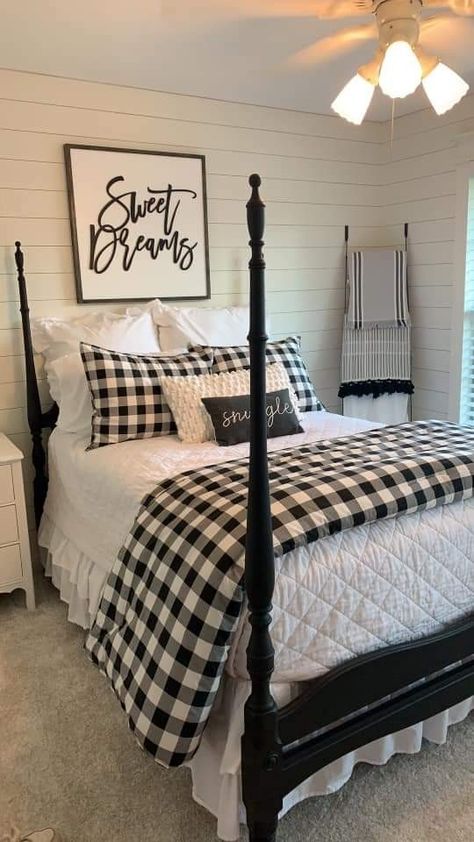 Farmhouse Bedroom Buffalo Plaid, Buffalo Plaid Bedroom Ideas, Buffalo Print Bedroom, Black And White Country Bedroom, Red Buffalo Plaid Bedroom, Buffalo Check Bedroom Ideas, Buffalo Plaid Bedroom Decorating Ideas, Plaid Bedroom Ideas, Black And White Bedroom Ideas Cozy