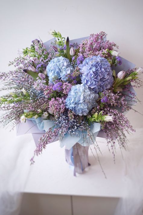 Lilac Hydrangea Bouquet, Lilac And Hydrangea Bouquet, Hydrangea And Lavender Bouquet, Wedding Flowers Hortensia, Blue And Purple Hydrangea Bouquet, Blue And Purple Hydrangea Wedding, Peony And Hydrangea Arrangement, Hydragena Bouquet Aesthetic, Blue And Purple Flower Arrangements