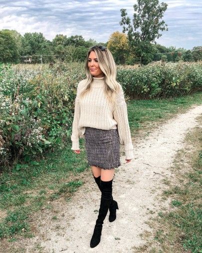 Cozy turtleneck sweater with tweed skirt and over the knee boots. #fallfashion #falloutfits #fallstyle #fallootd #miniskirts #otkboots Short Skirt And Sweater Outfit, Long Boots Outfit, Black Tweed Skirt, Blonde Style, Tights Outfits, Fall Boots Outfit, Chunky Sweaters, Chicago Fashion, Ribbed Turtleneck Sweater