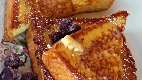 Vanilla-Almond Spiced French Toast French Toast Without Milk, Almond French Toast, Awesome French Toast Recipe, Fluffy French Toast, Brunch Bake, Eggnog French Toast, Organic Cooking, Best French Toast, Almond Extract