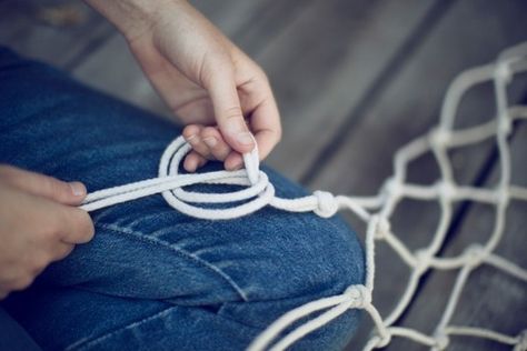 Diy Hammock, Paracord Projects, Macrame Diy, Diy Projects To Try, Paracord, Hammock, Fun Crafts, Just In Case, From Scratch