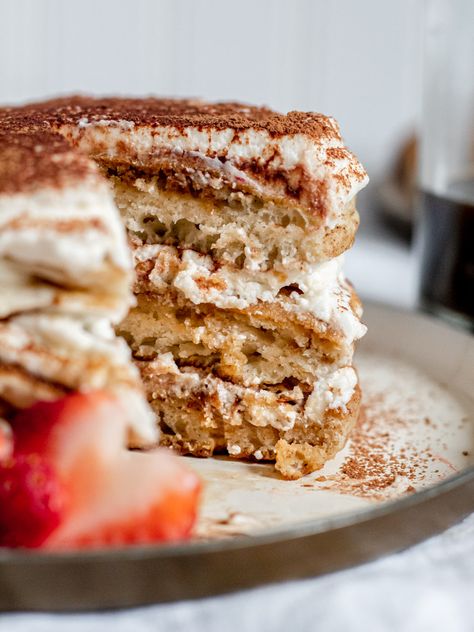 Easy Tiramisu Pancakes Pancakes No Eggs, Leftover Pancakes, Tiramisu Pancakes, Easy Tiramisu, Df Recipes, Mascarpone Cheese, Delicious Donuts, Pancake Mix, Coffee Powder