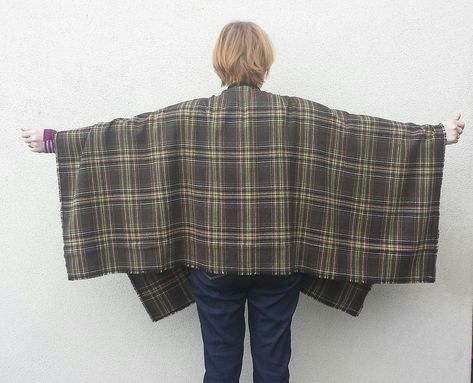 Diy Ruana Free Sewing Pattern, Fleece Scarf Pattern, Poncho Ideas, Poncho Diy, Ruana Pattern, Diy Shawl, Pattern Clothes, Ruana Wrap, Diy Wool