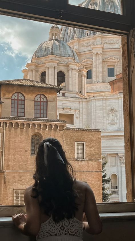 Vatican City Photo Ideas, Vatican Outfit, Vatican City Outfit, Balcony Vibes, Romeo And Juliet Balcony, Linen White Dress, Rome Italy Aesthetic, Rome Italy Photography, Italy Pics