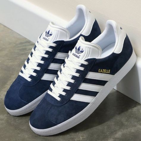 Blue Adidas Gazelle, Navy Blue Adidas, Mode Adidas, Navy Blue Sneakers, Adidas Shoes Originals, Adidas Retro, Adidas Shoes Women, Swag Shoes, Adidas Gazelle Sneaker