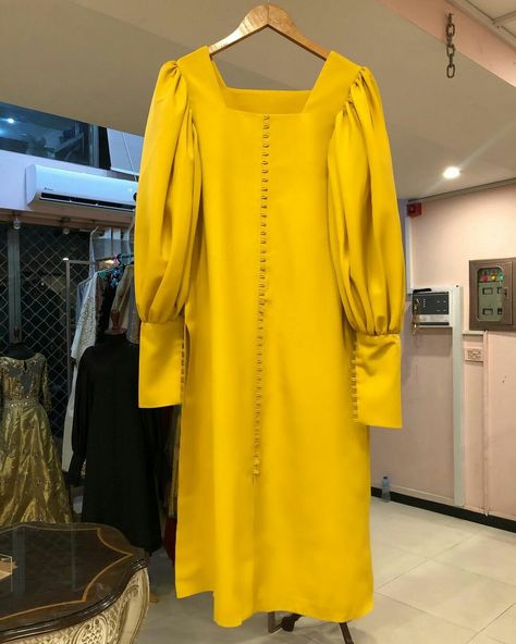 Sleeves Design For Kurtis, Kurti Sleeves Design, Velvet Dress Designs, Simple Kurti Designs, Pakistani Fashion Casual, Kurti Designs Latest, Long Kurti Designs, Pakistani Dresses Casual, Pakistani Fashion Party Wear