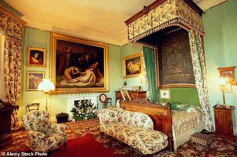 Cowes Isle Of Wight, Isle Of Wight England, Osborne House, Sandringham House, Balmoral Castle, Sandringham Estate, Bedroom Ensuite, Uk English, Shared Bedroom